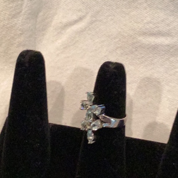 Gorgeous twin aquamarine butterflies on a silver ring - Picture 2 of 6